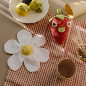 Coffret Flower Strawberry Power 🌼🍓✌️ boite à musique et doudou en crochet 100% coton bio