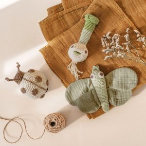 Coffret Green Afternoon 🍀🌞 hochet, pulling toy et doudou en crochet 100% coton bio